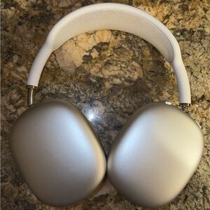 AirPod max - gently used